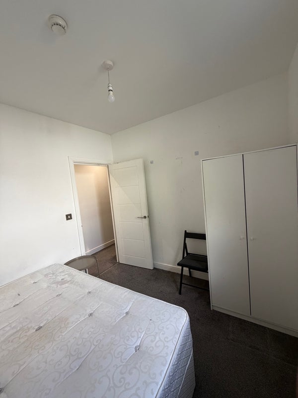Room Richmond Road in Cardiff
