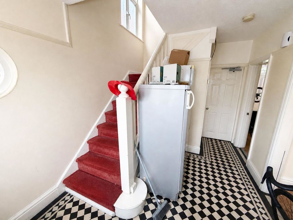 Room Charnock Avenue in Nottingham