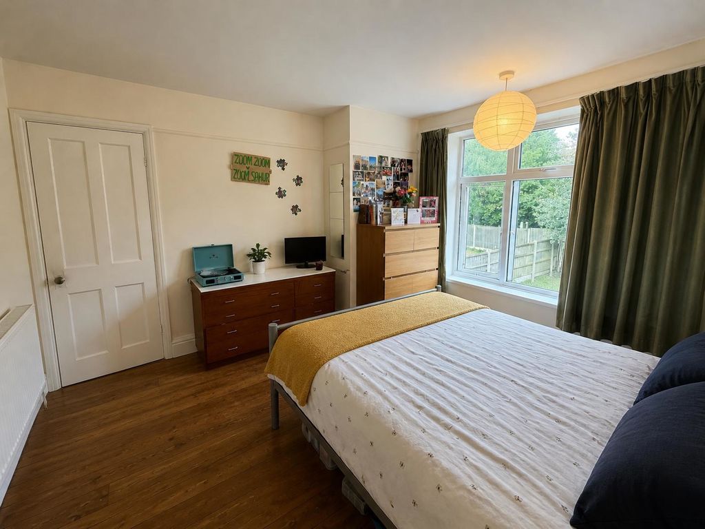Room Charnock Avenue in Nottingham