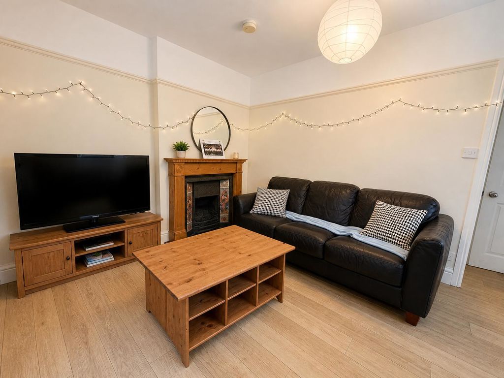 Room Charnock Avenue in Nottingham