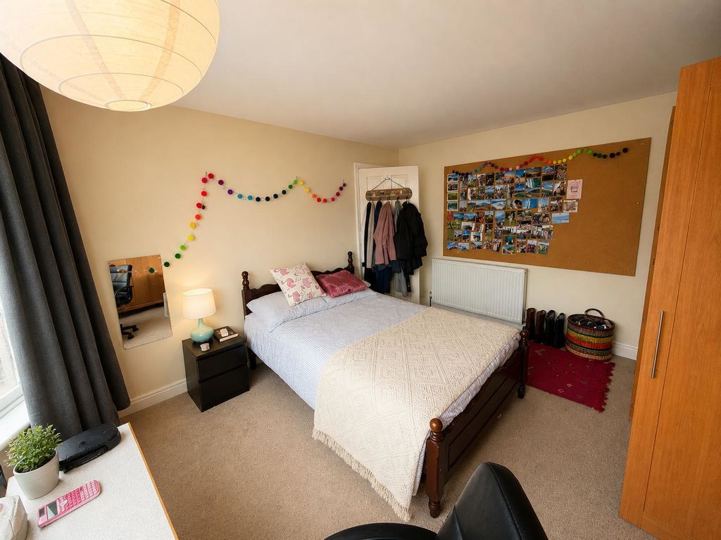 Room Charnock Avenue in Nottingham