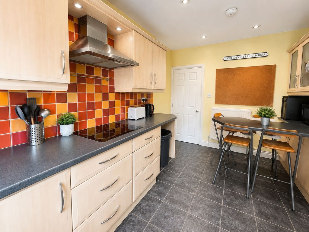Room Charnock Avenue in Nottingham