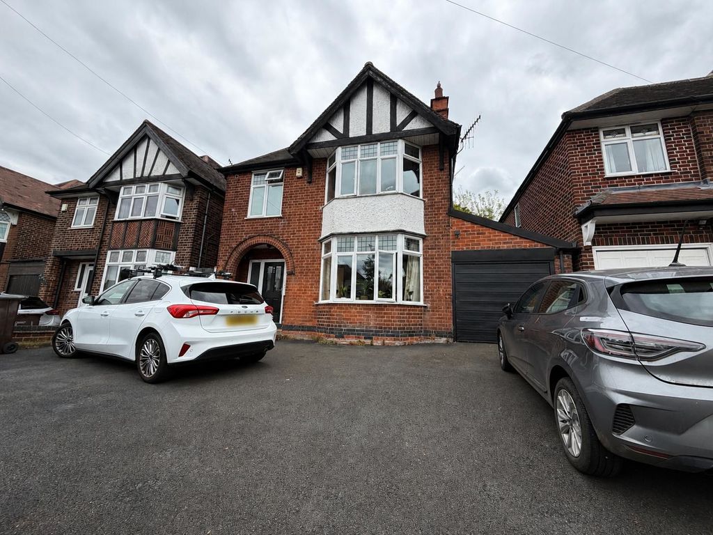 Room Charnock Avenue in Nottingham