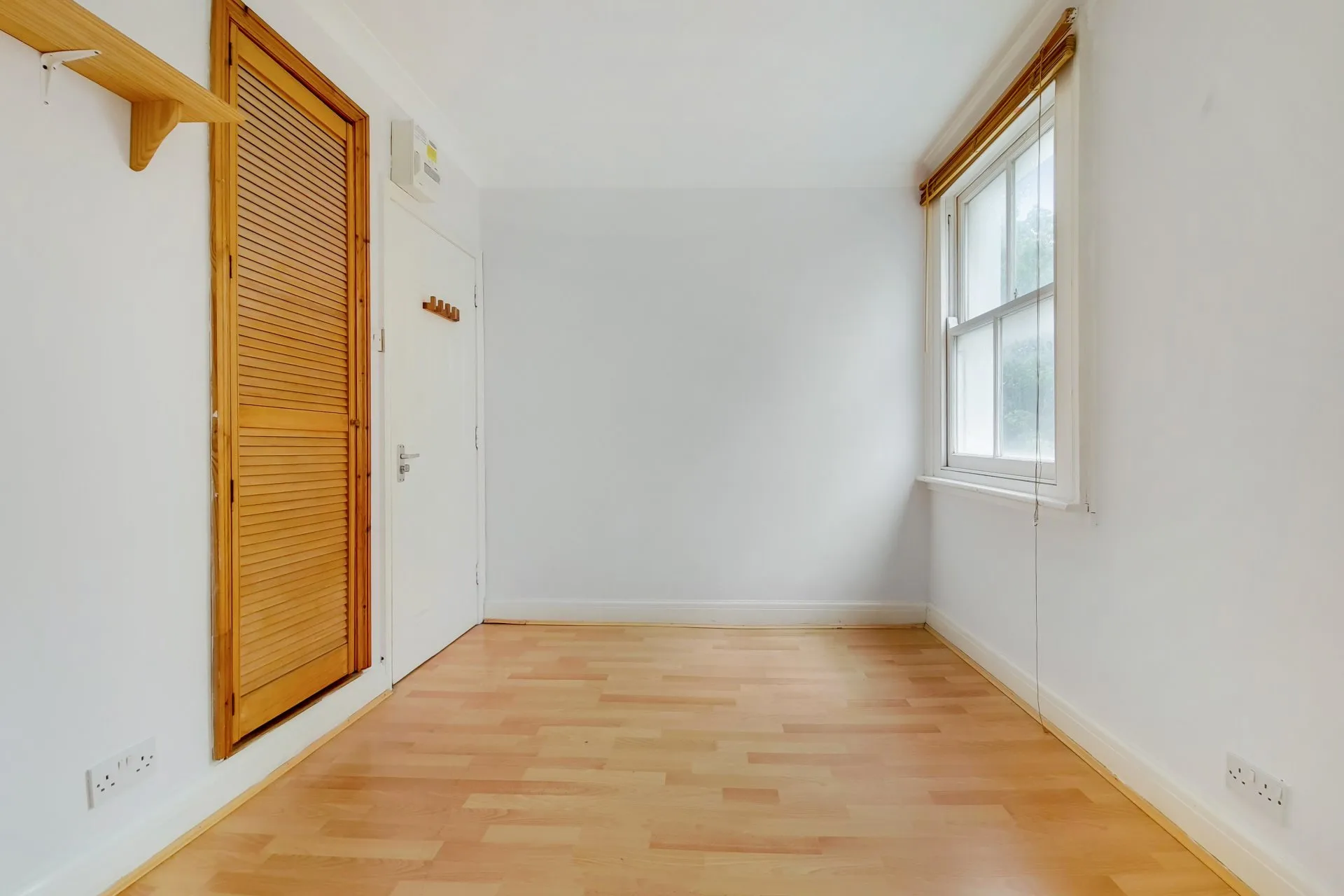 Flat Woodfield Road in City of Westminster