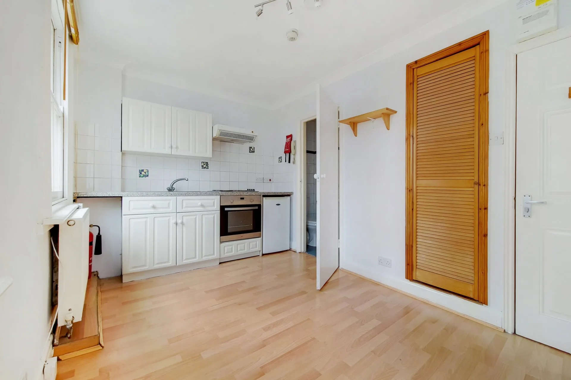 Flat Woodfield Road in City of Westminster
