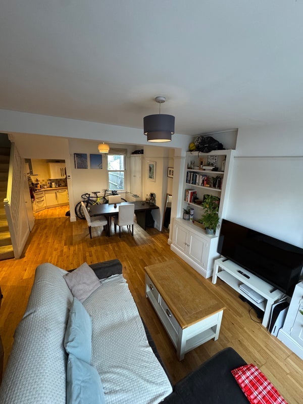 Room Cabul Road in Greater London