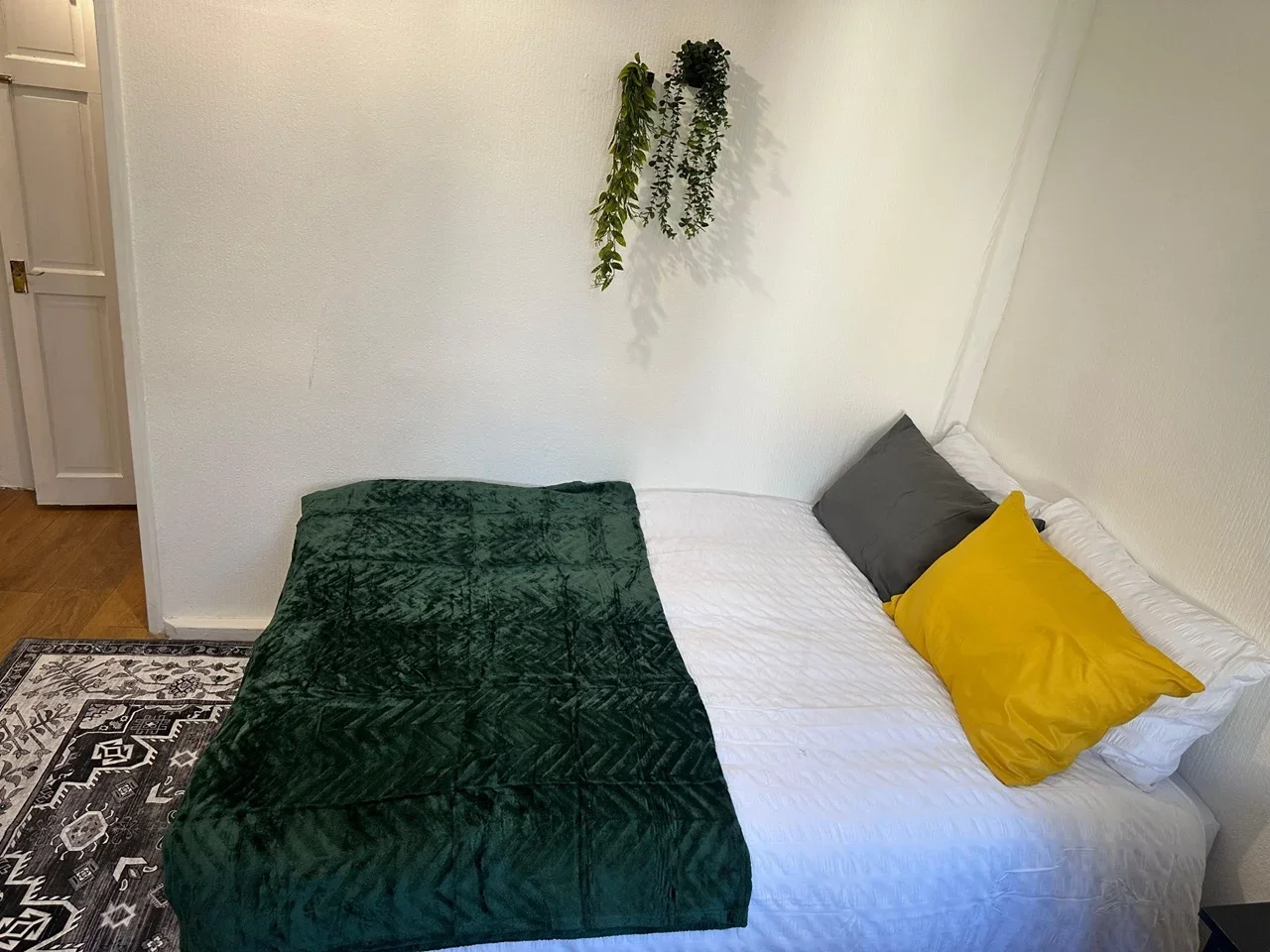 Room Avonwick Road in Greater London