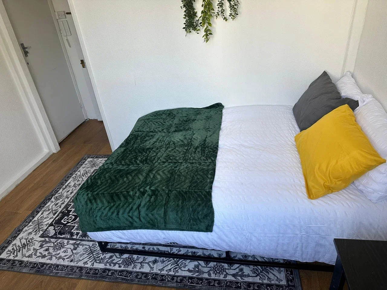 Room Avonwick Road in Greater London