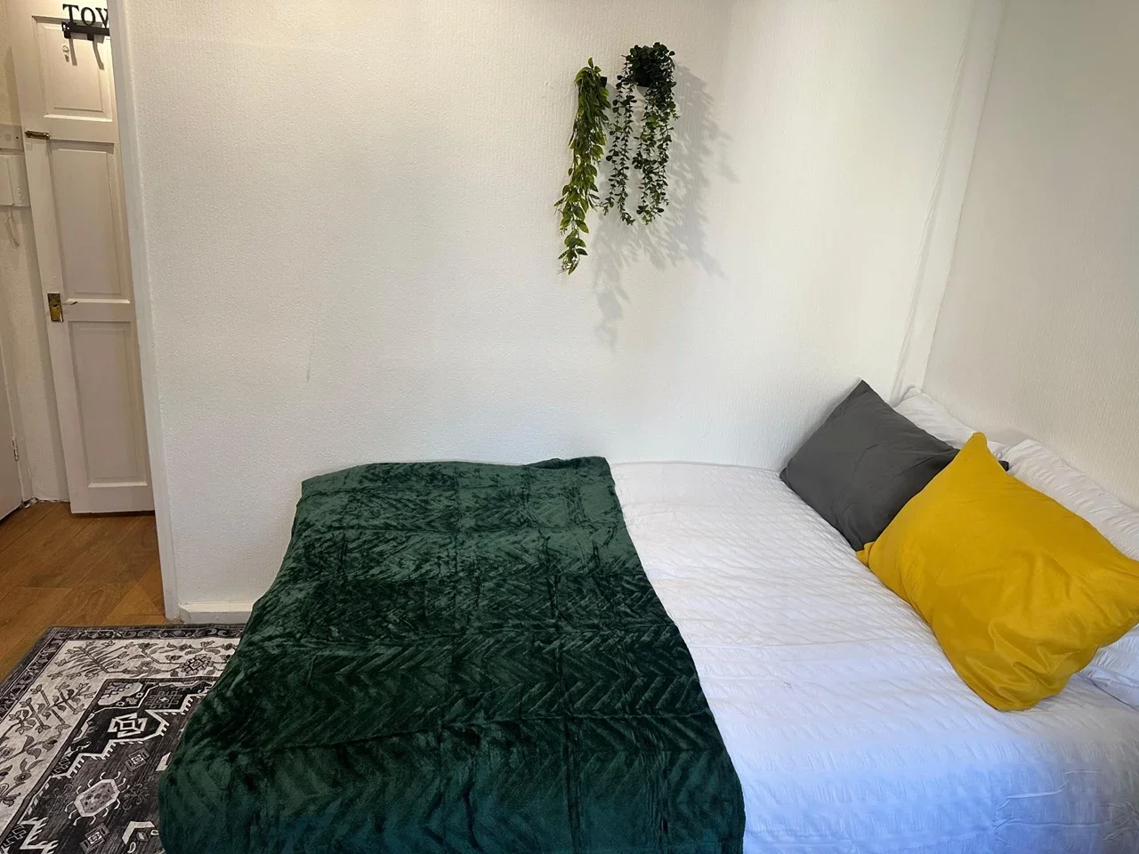 Room Avonwick Road in Greater London