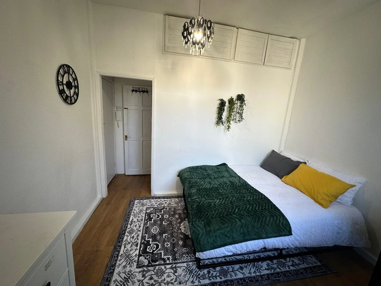 Room Avonwick Road in Greater London