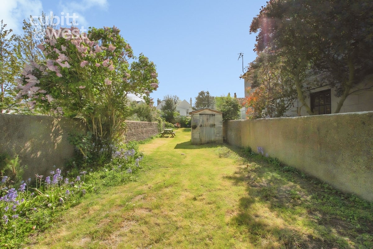 Flat Twickenham Close in Greater London
