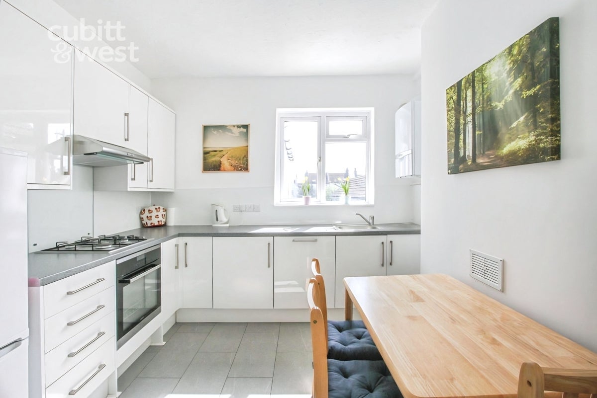 Flat Twickenham Close in Greater London