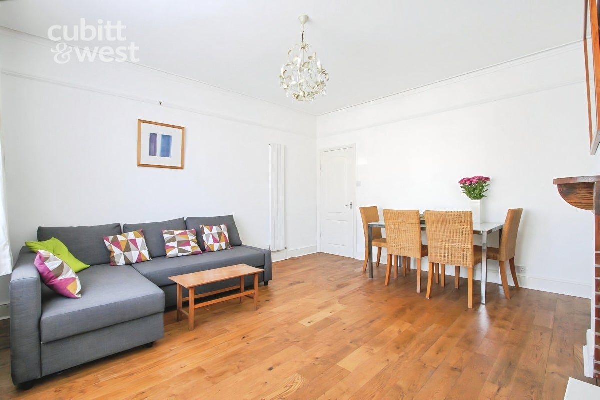 Flat Twickenham Close in Greater London