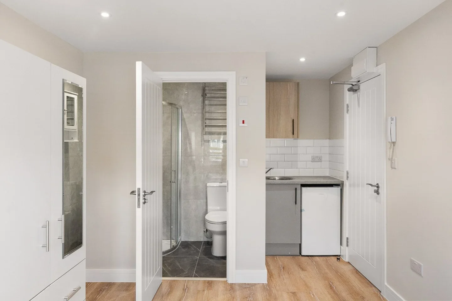 Flat Farleigh Road in Borough of Runnymede