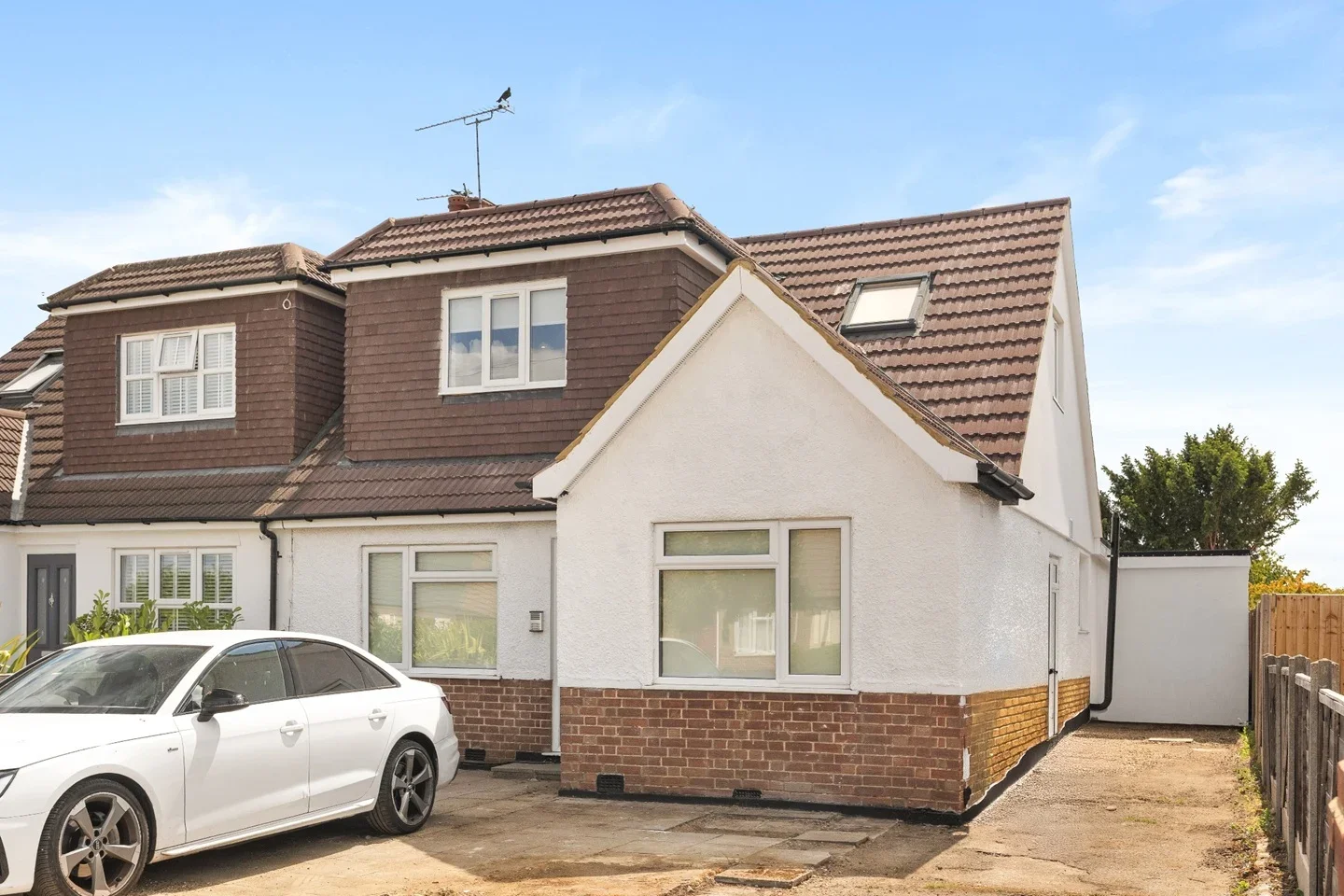Flat Farleigh Road in Borough of Runnymede
