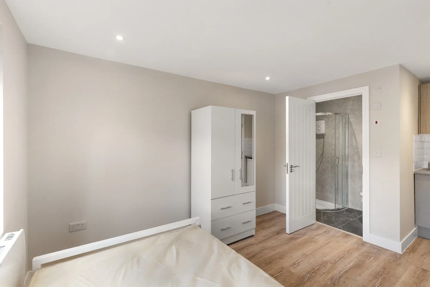 Flat Farleigh Road in Borough of Runnymede