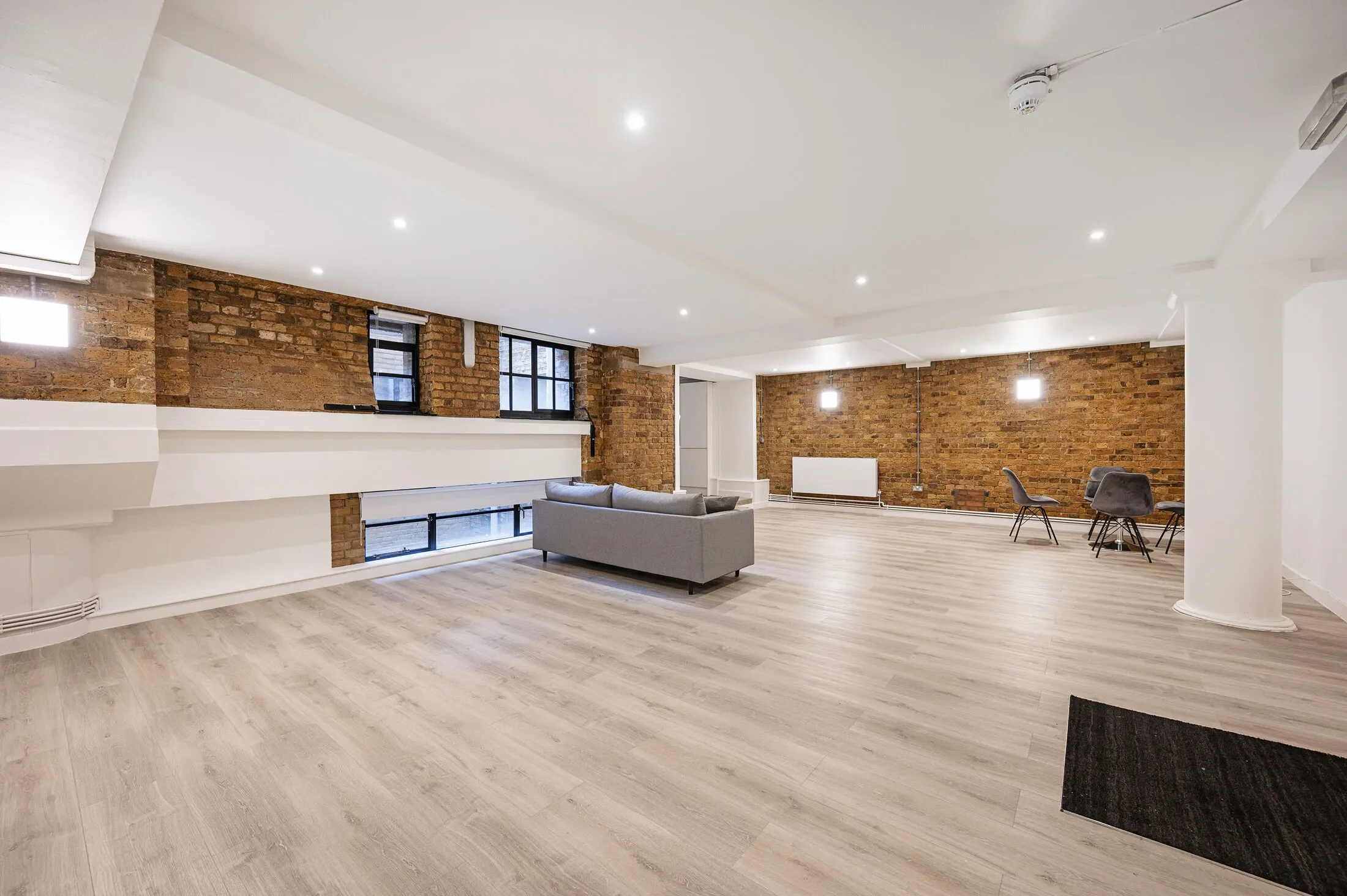 Flat Tyssen Street in Greater London