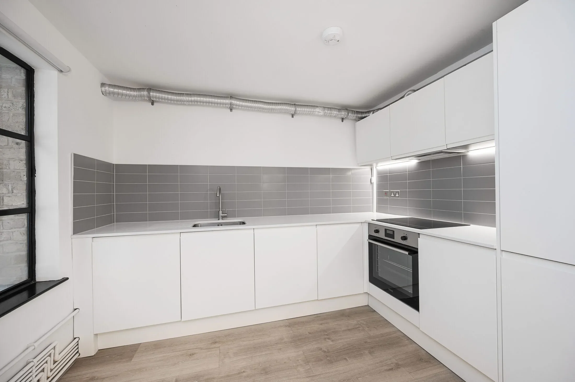 Flat Tyssen Street in Greater London