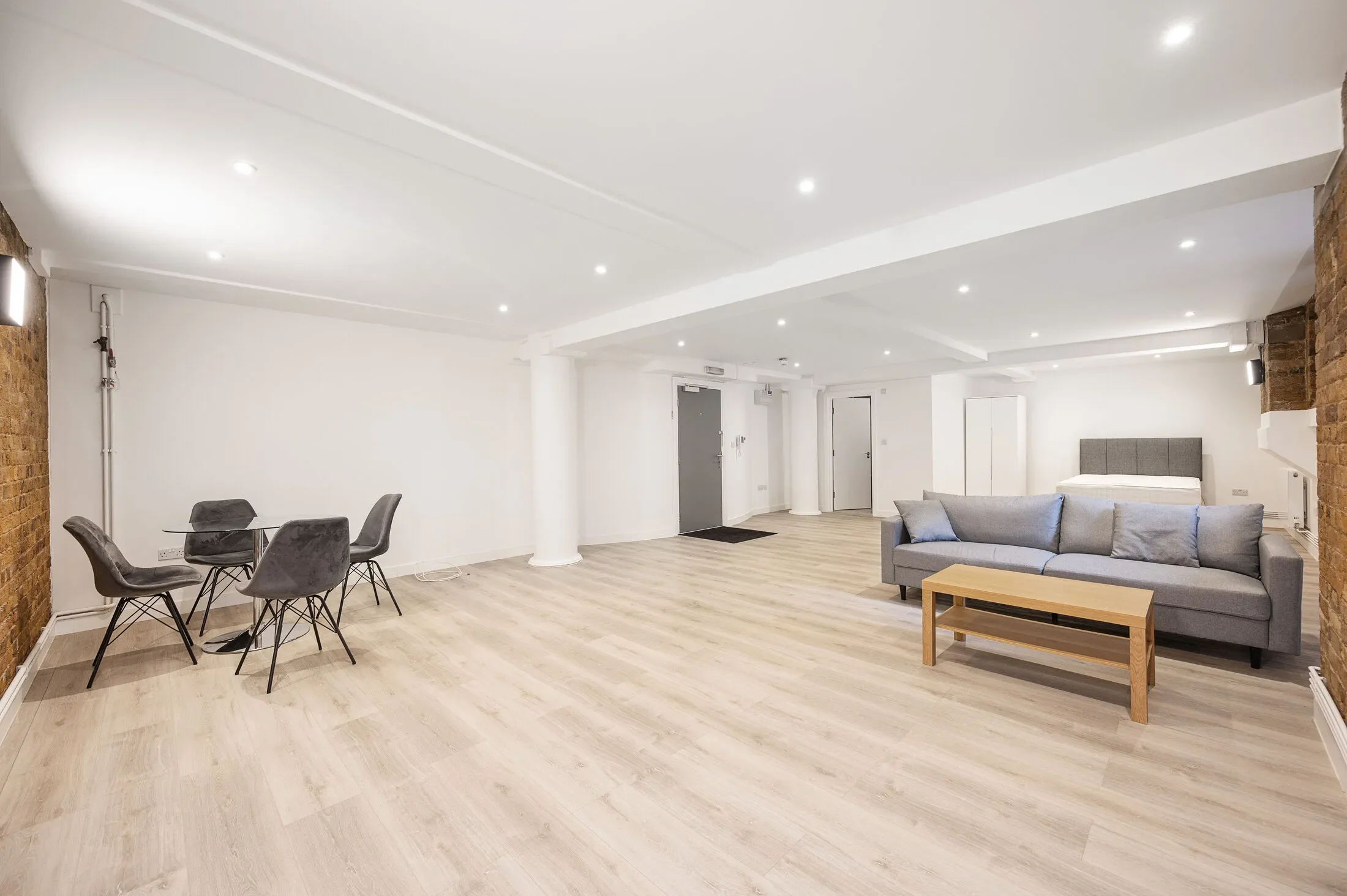 Flat Tyssen Street in Greater London