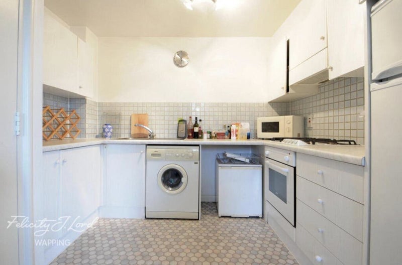 Flat Asher Way in Greater London