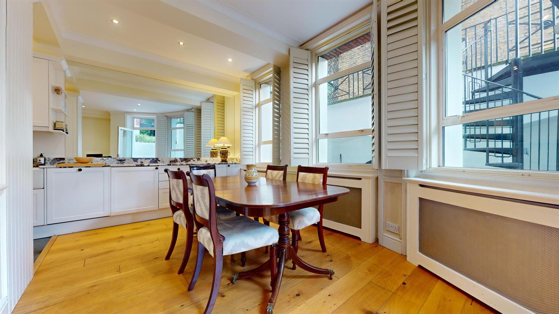 Flat Old Brompton Road in Greater London