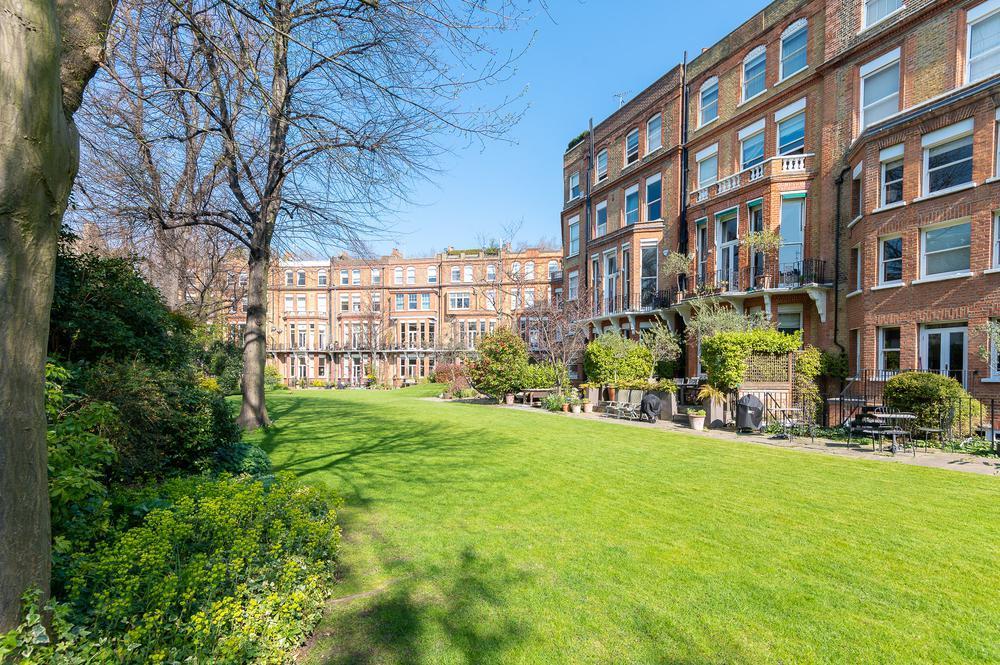 Flat Old Brompton Road in Greater London