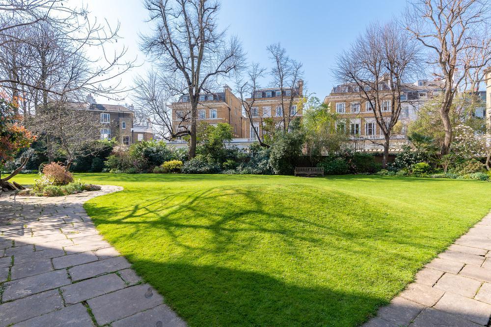 Flat Old Brompton Road in Greater London