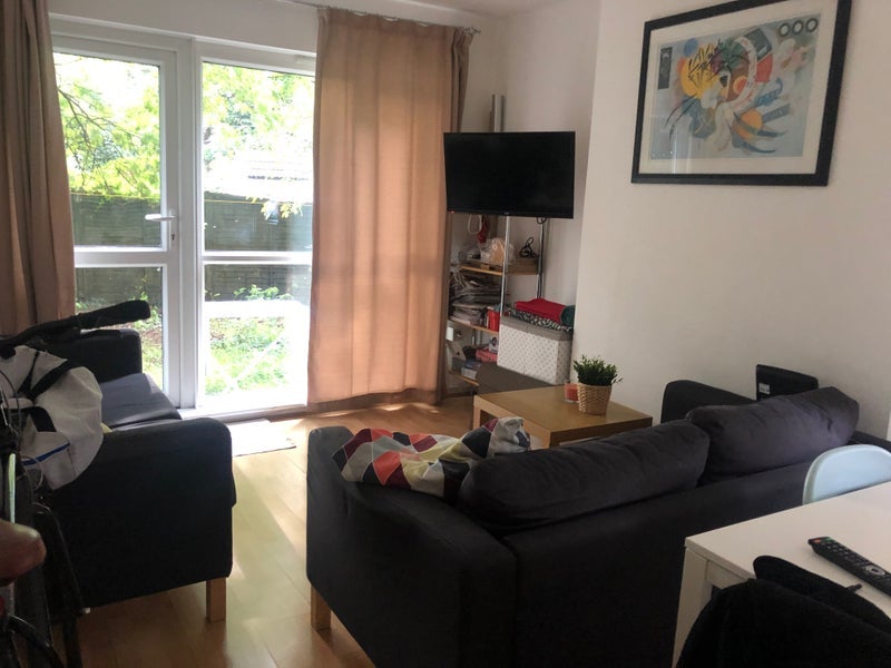 Room Batman Close in Greater London