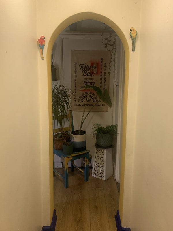 Room Warren Road in Greater London