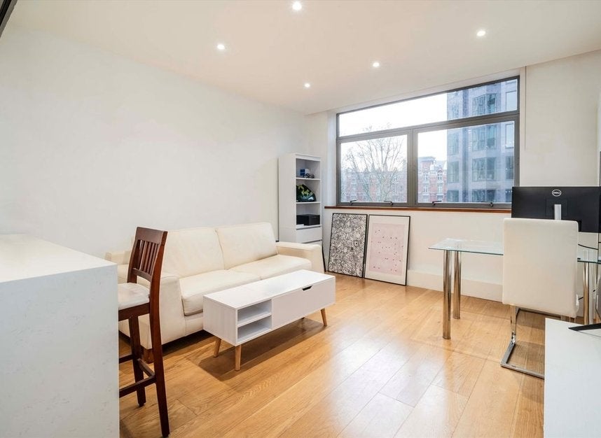 Flat Caxton Street in City of Westminster