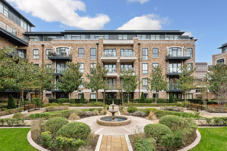 Flat Palladian Gardens in Greater London