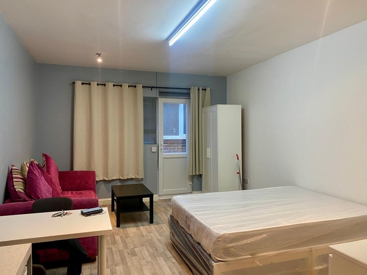 Room Northwood Road in Greater London
