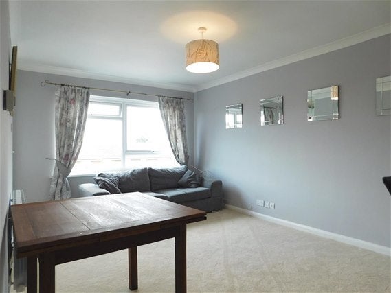 Flat Uxbridge Road in Greater London