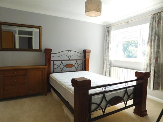 Flat Uxbridge Road in Greater London