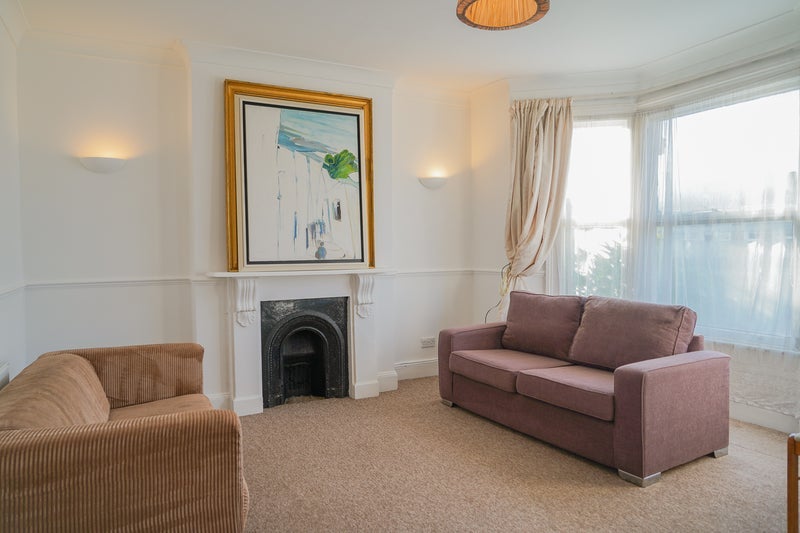 Room Hurstbourne Road in Greater London