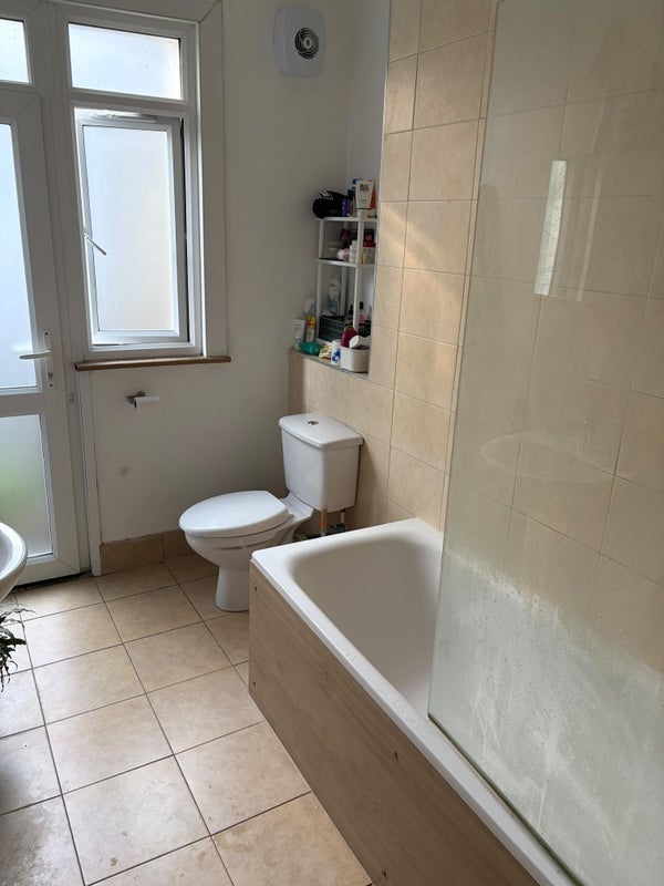 Room Kinsale Road in Greater London