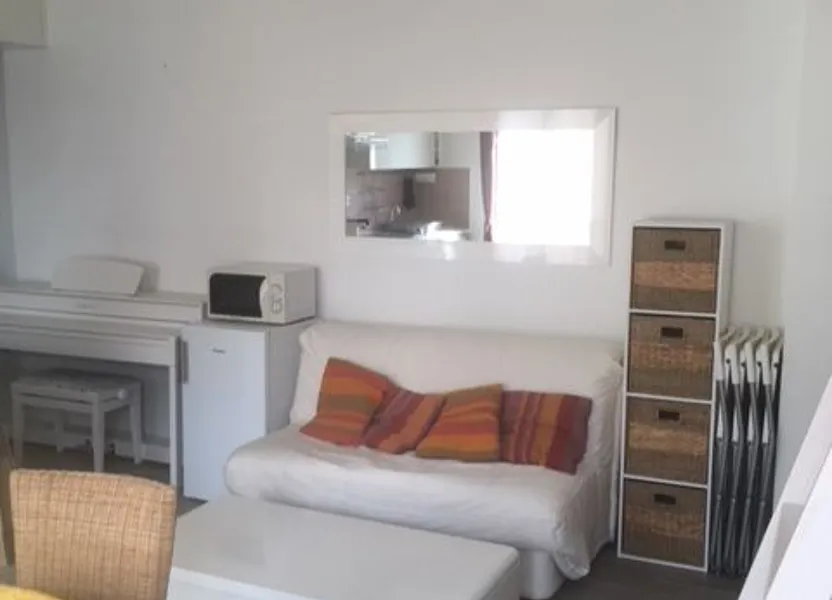 Appartement Place Lachambeaudie à Paris
