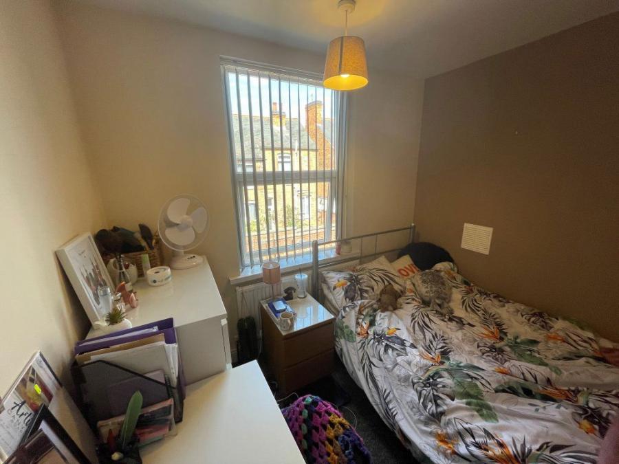 Room Westcotes Drive in Leicester