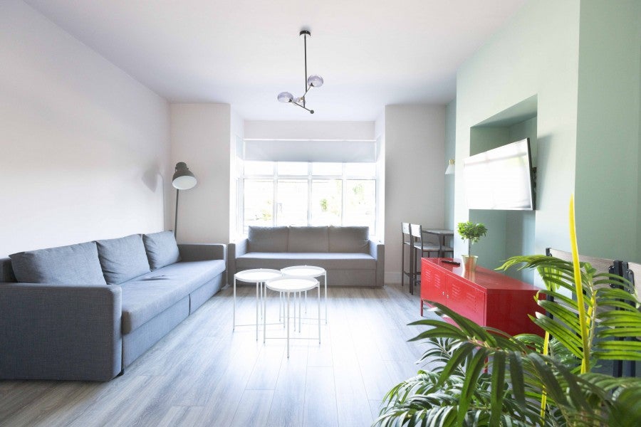 Room Emscote Road in Warwick
