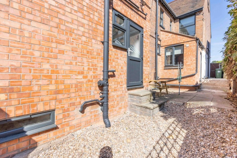 Room Emscote Road in Warwick