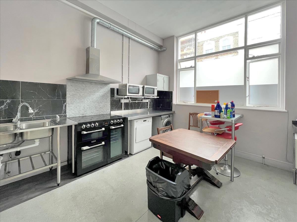 Room College Place in Greater London