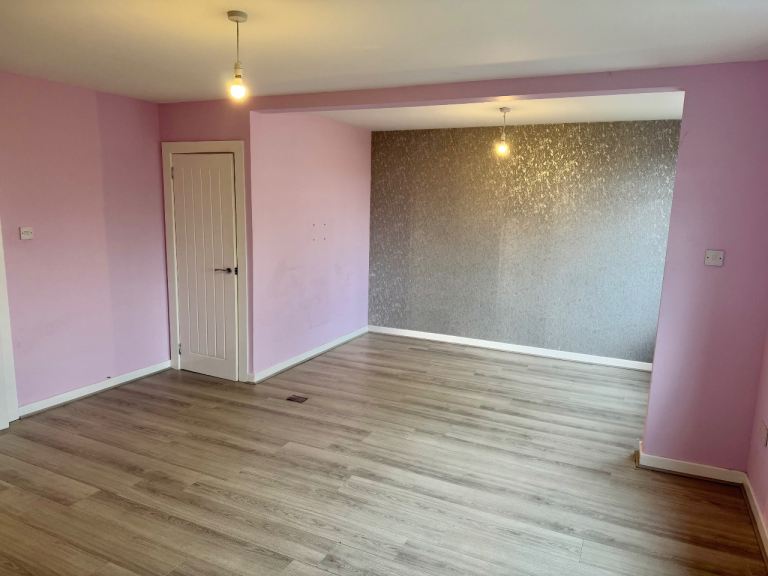 Flat Chirnside Road in Glasgow
