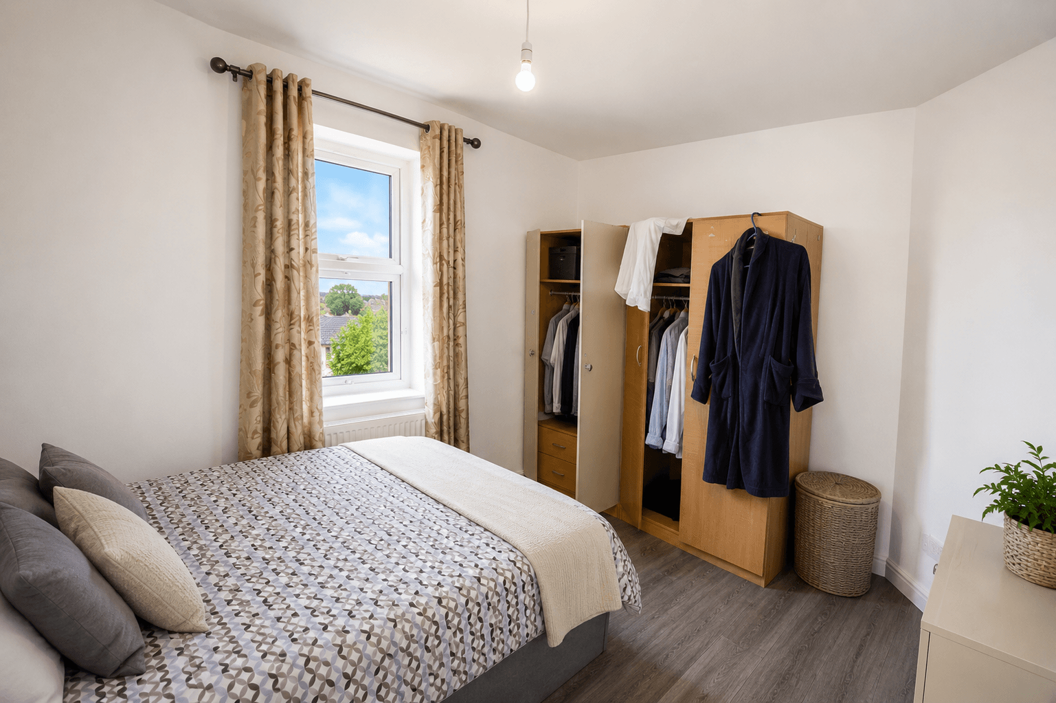 Flat Ealing Road in Greater London