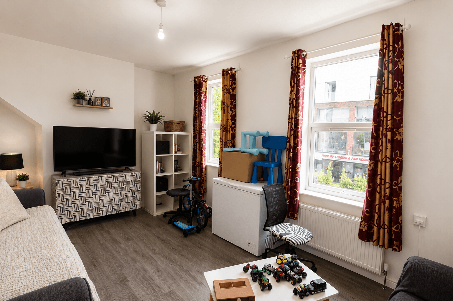 Flat Ealing Road in Greater London