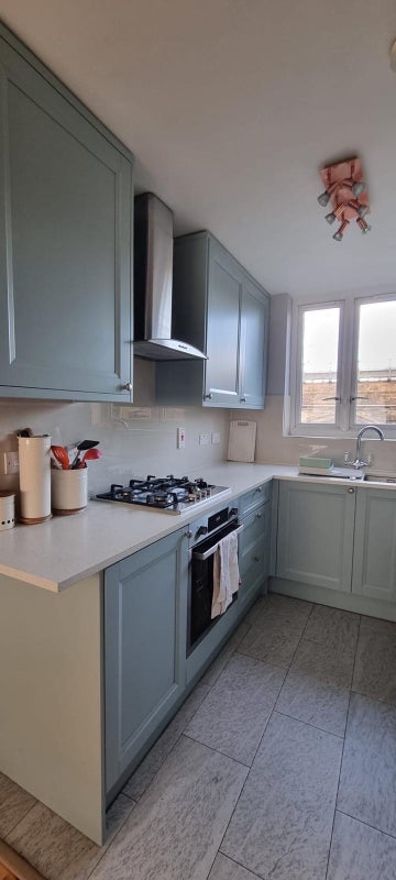 Room Lucey Way in Greater London
