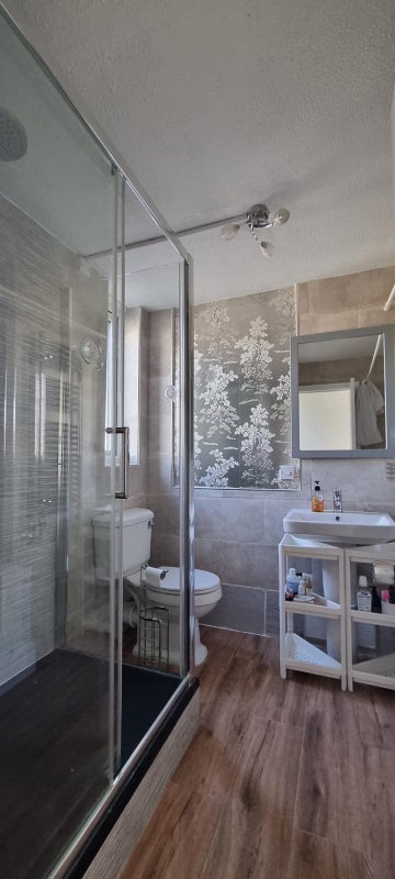 Room Lucey Way in Greater London
