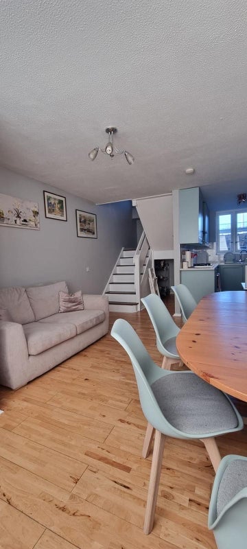 Room Lucey Way in Greater London