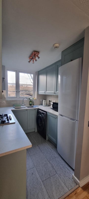 Room Lucey Way in Greater London