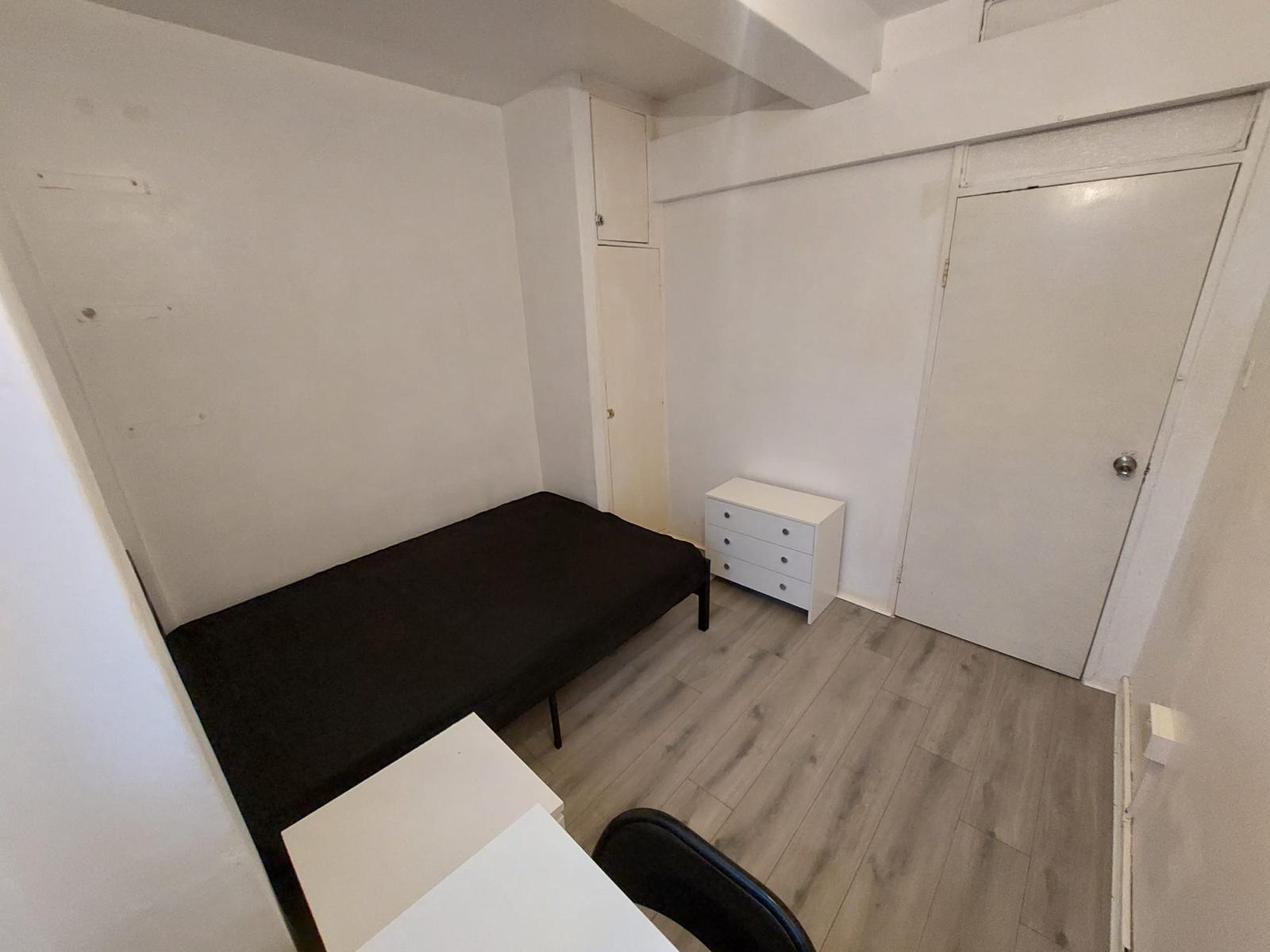 Room Avenell Road in Greater London