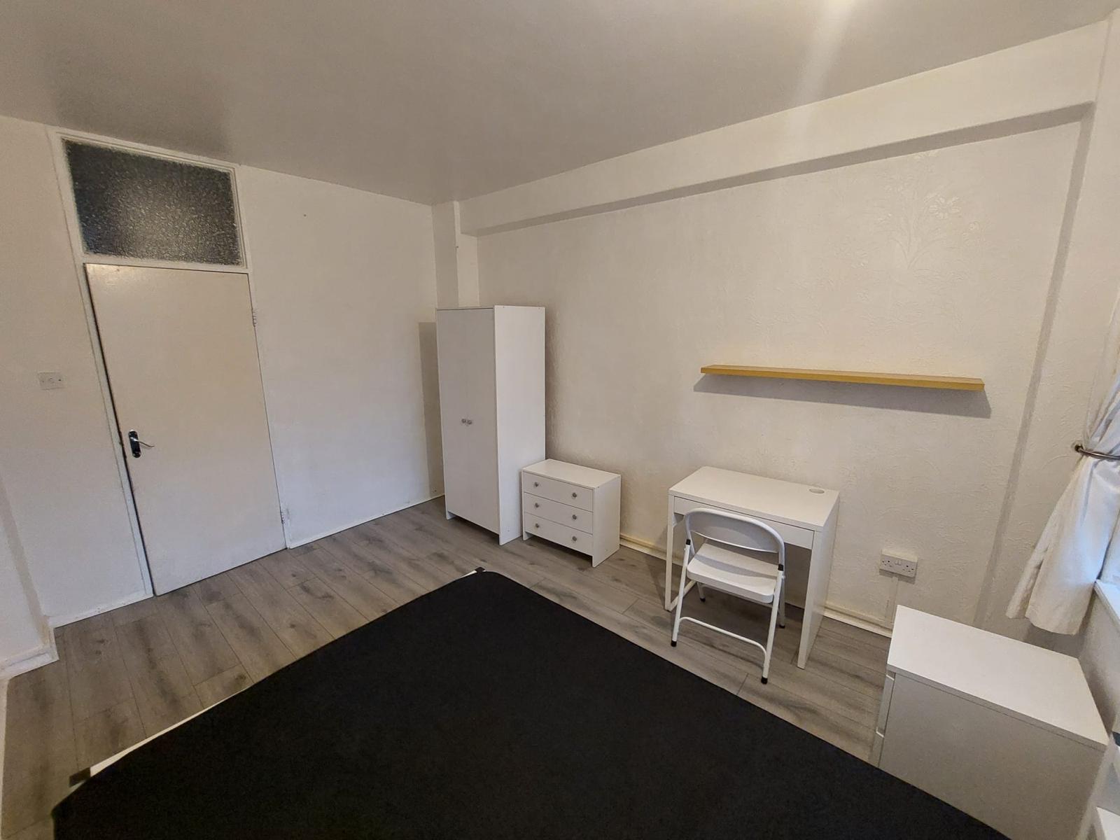 Room Avenell Road in Greater London